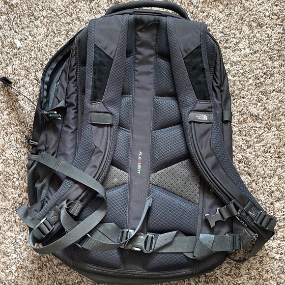 North face backpack - Picture 2 of 4